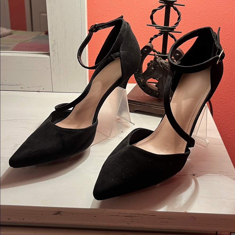 Chic Black Ankle Strap Heels